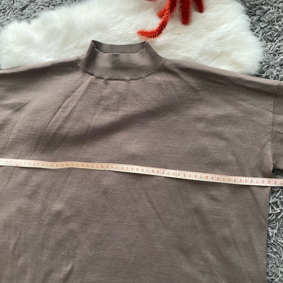 Uniqlo Wool Tunic Sweater - Picture 6 of 7